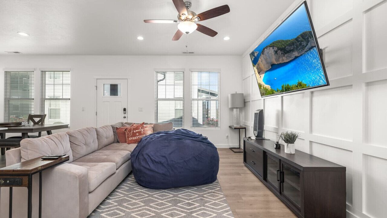 Photo of Livingroom in Daybreak