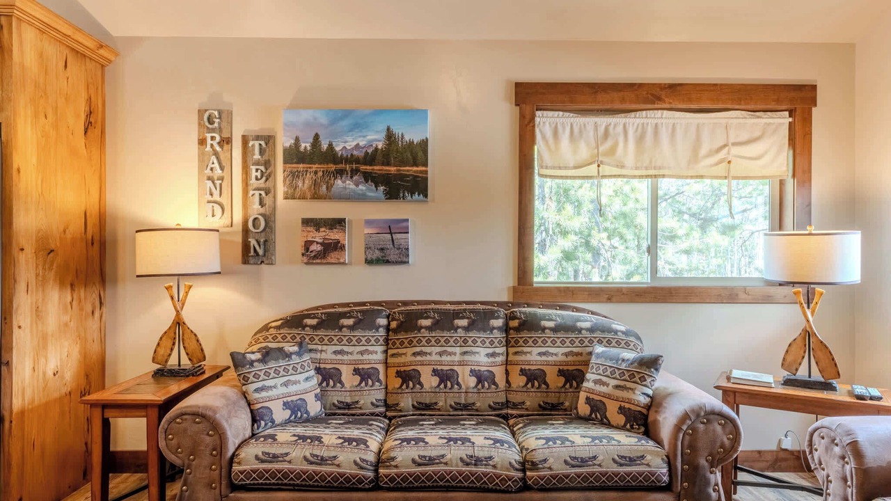 Photo of Livingroom in West Yellowstone