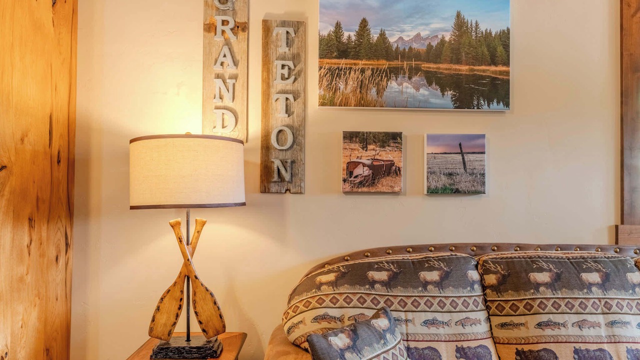 Photo of Livingroom in West Yellowstone