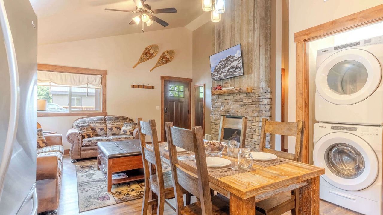 Photo of Livingroom in West Yellowstone