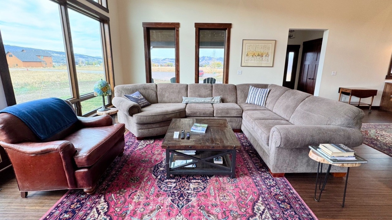 Photo of Livingroom in Victor