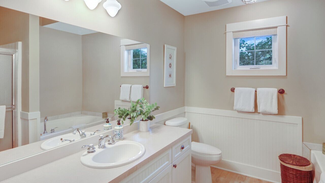Photo of Bathroom in Oroville