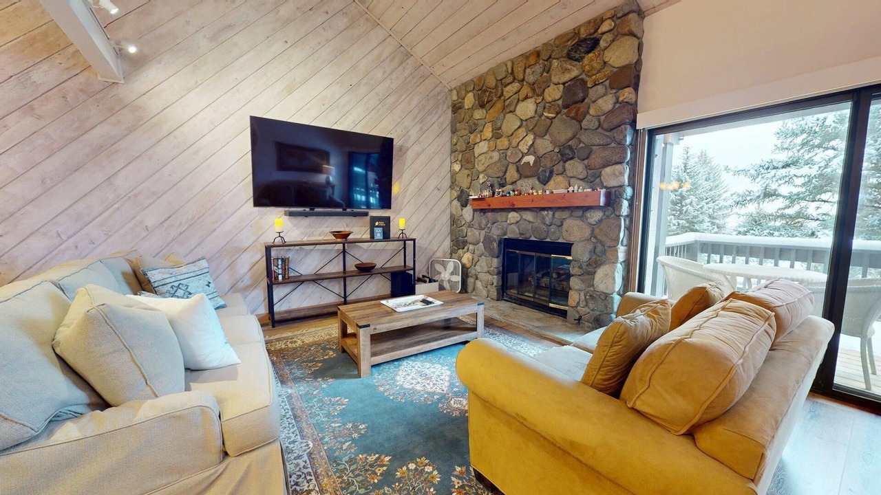 Photo of Livingroom in Elkhorn Village