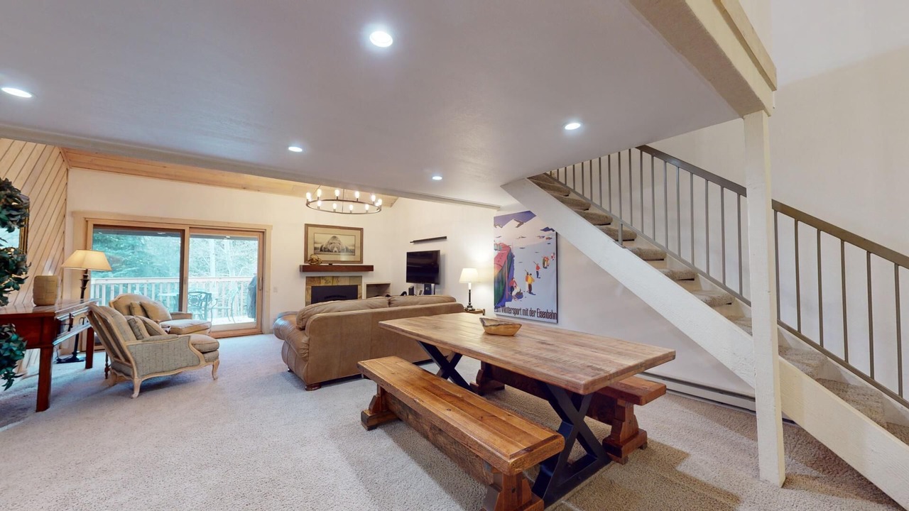 Photo of Livingroom in Elkhorn Village