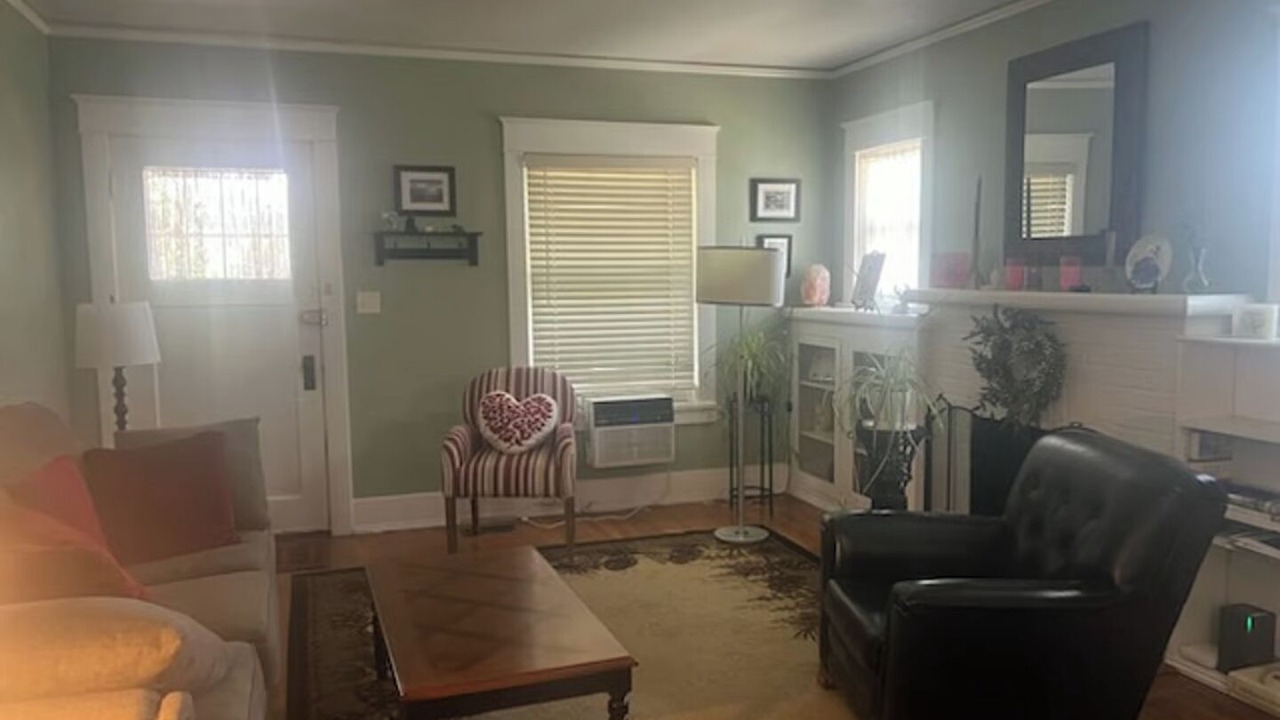 Photo of Livingroom in Downtown Klamath Falls