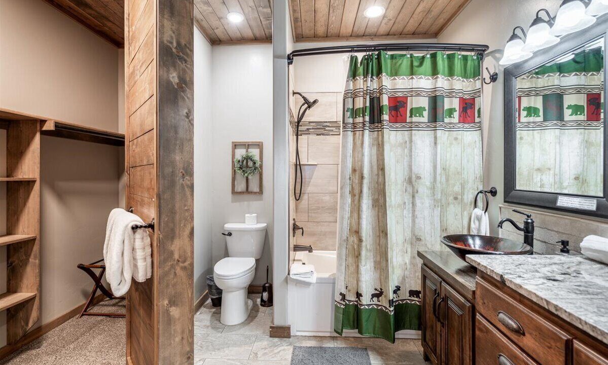 Photo of Bathroom in Island Park