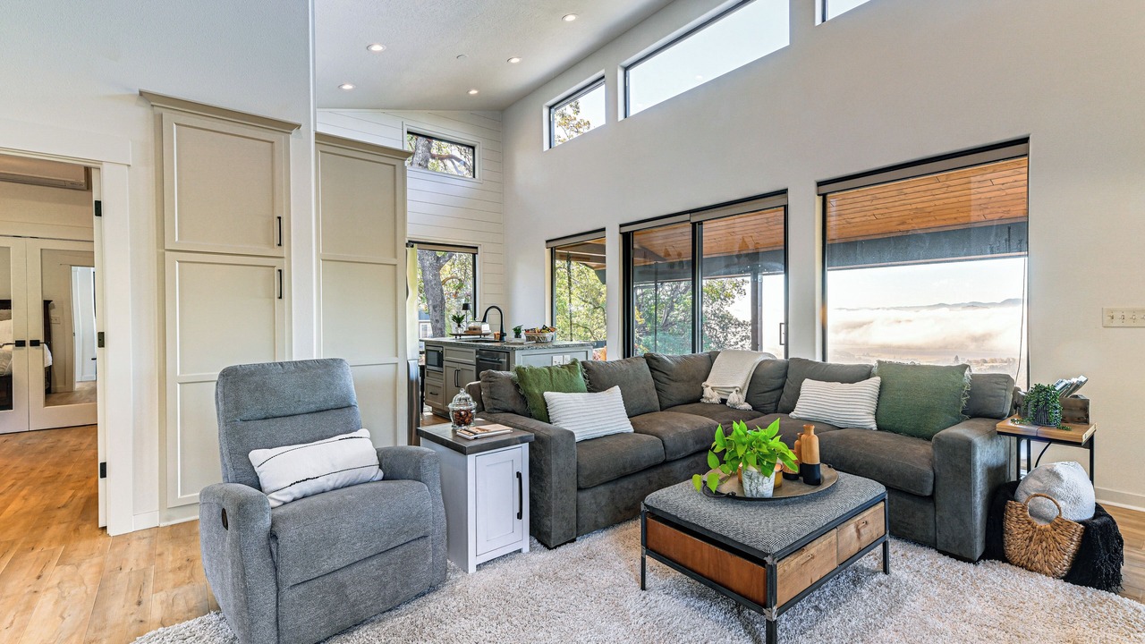 Photo of Livingroom in Roseburg