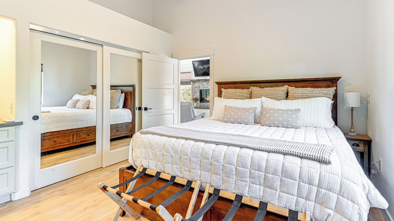 Photo of Bedroom in Roseburg
