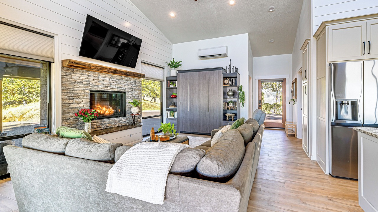 Photo of Livingroom in Roseburg