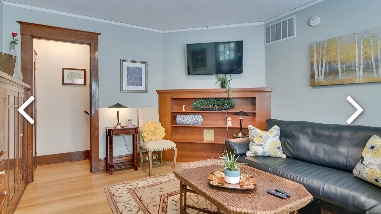 Photo of Livingroom in Hollywood District