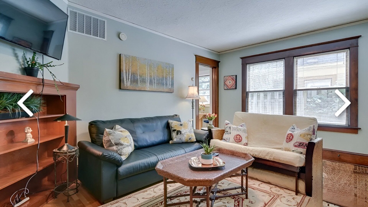 Photo of Livingroom in Hollywood District