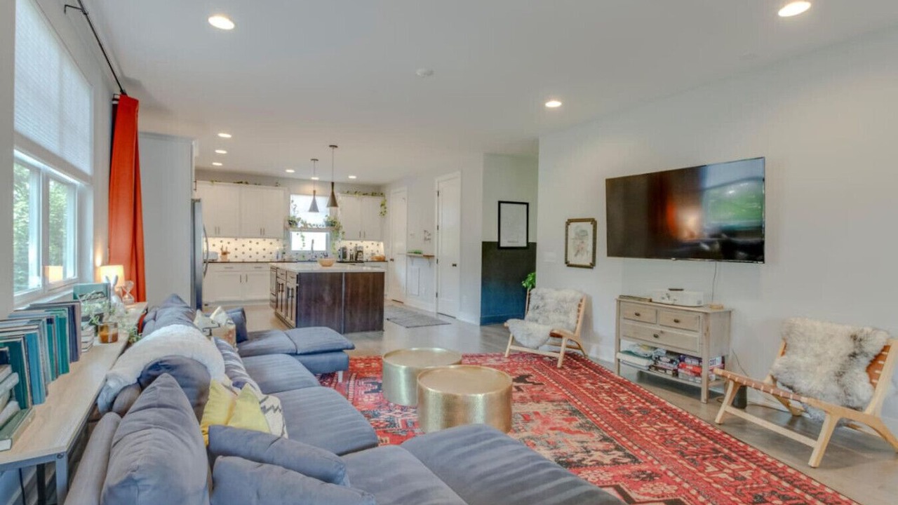 Photo of Livingroom in Historic Waverly