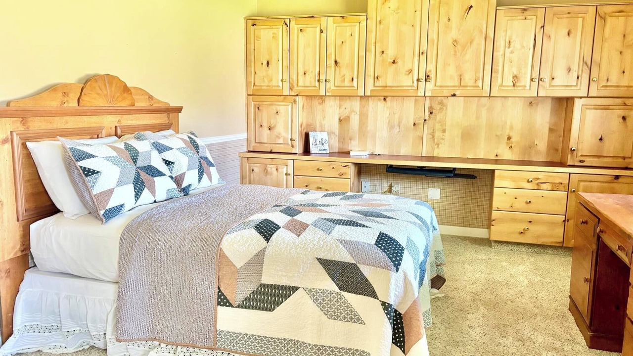 Photo of Bedroom in Holbrook