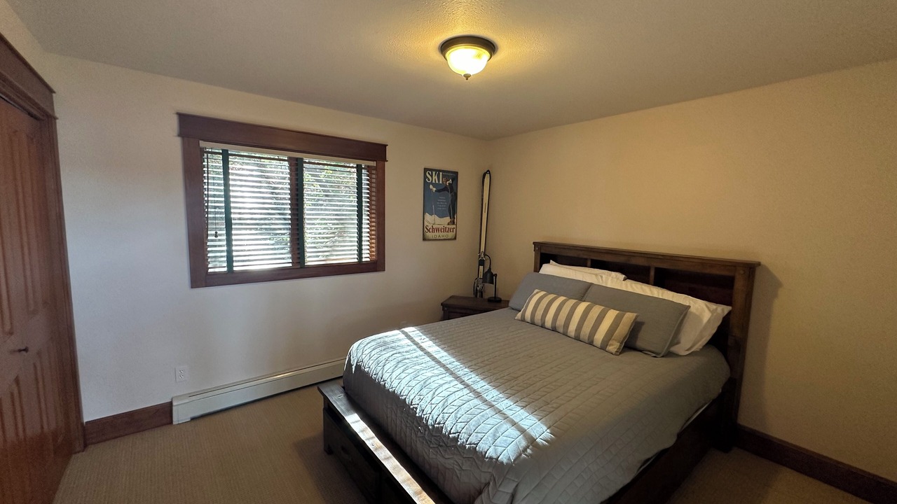Photo of Bedroom in Sandpoint