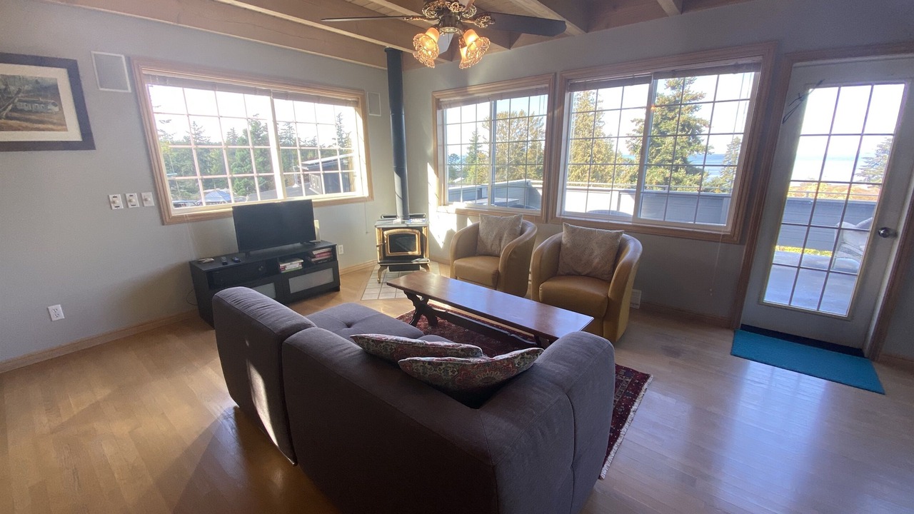 Photo of Livingroom in Eastsound