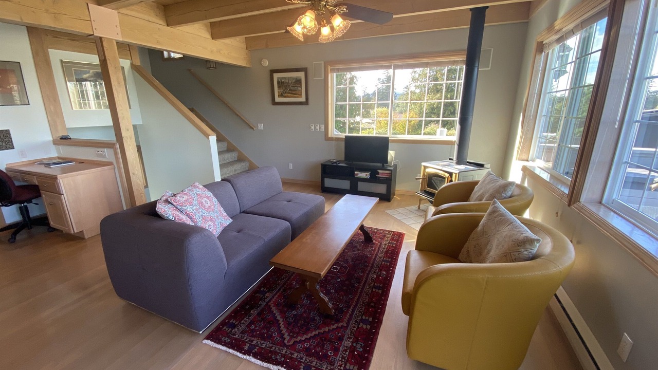Photo of Livingroom in Eastsound