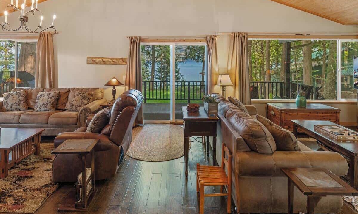 Photo of Livingroom in Sandpoint