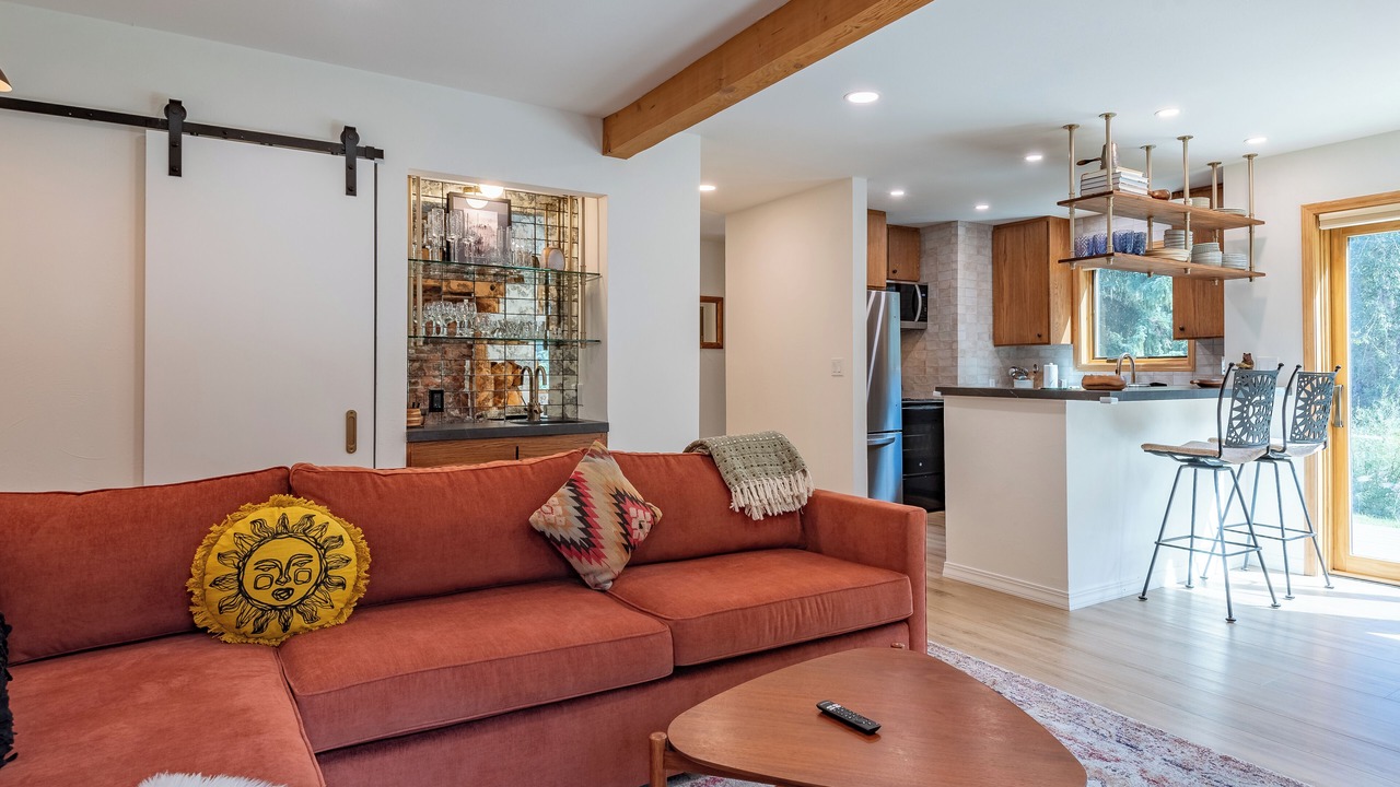 Photo of Livingroom in Warm Springs