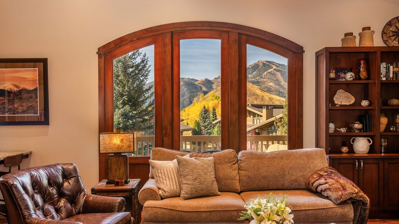 Photo of Livingroom in Elkhorn
