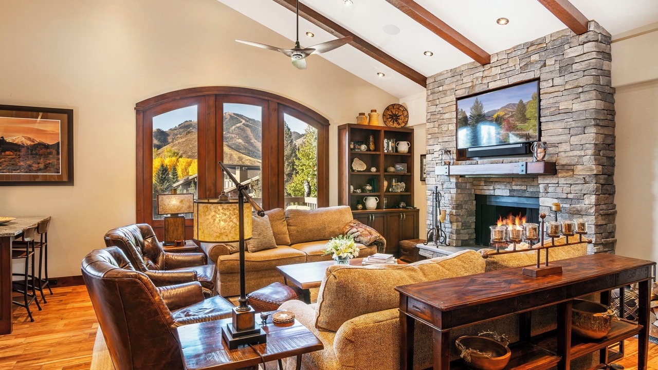 Photo of Livingroom in Elkhorn