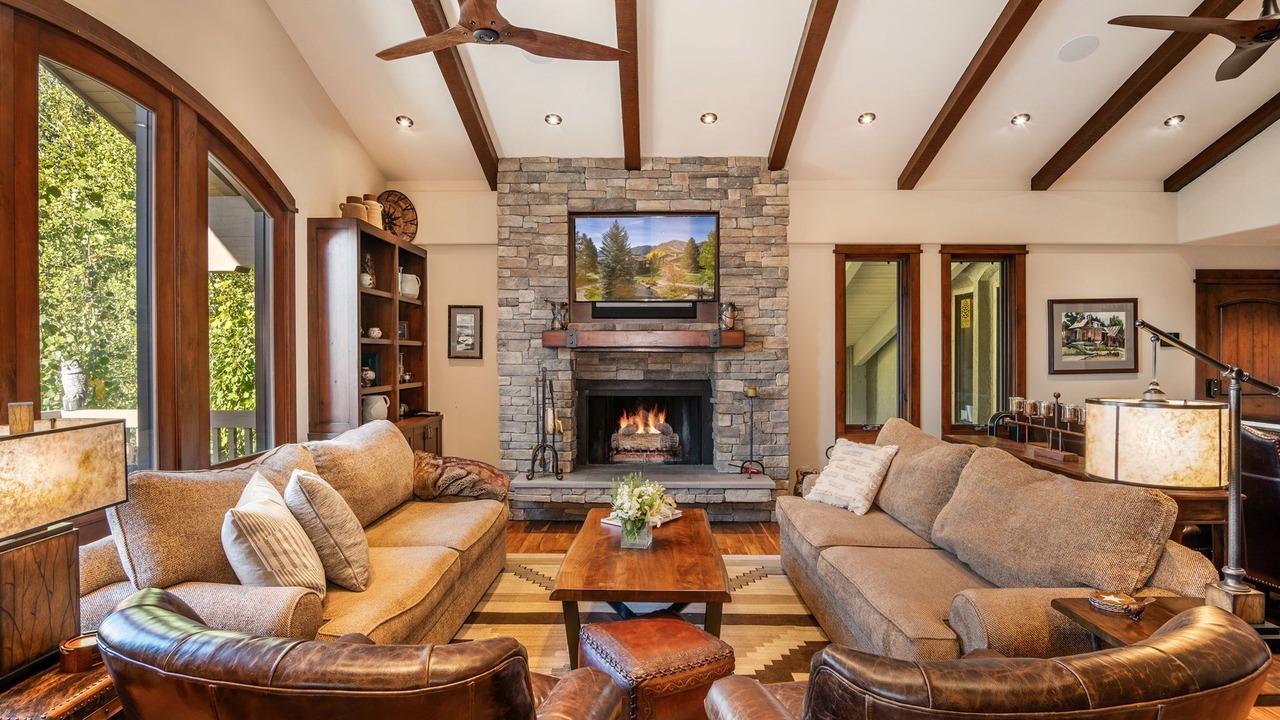 Photo of Livingroom in Elkhorn