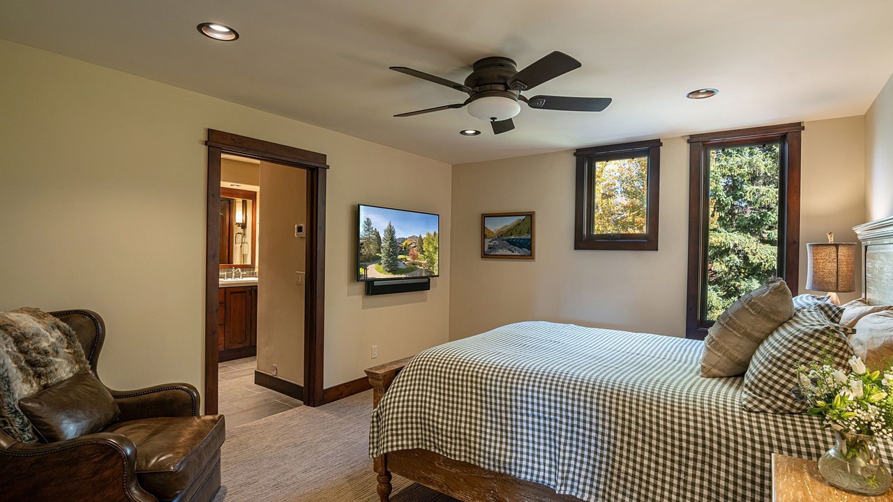 Photo of Bedroom in Elkhorn