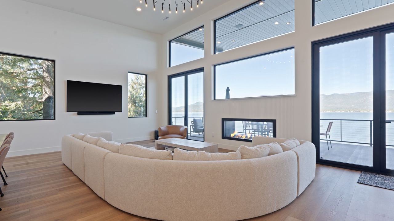 Photo of Livingroom in Sandpoint
