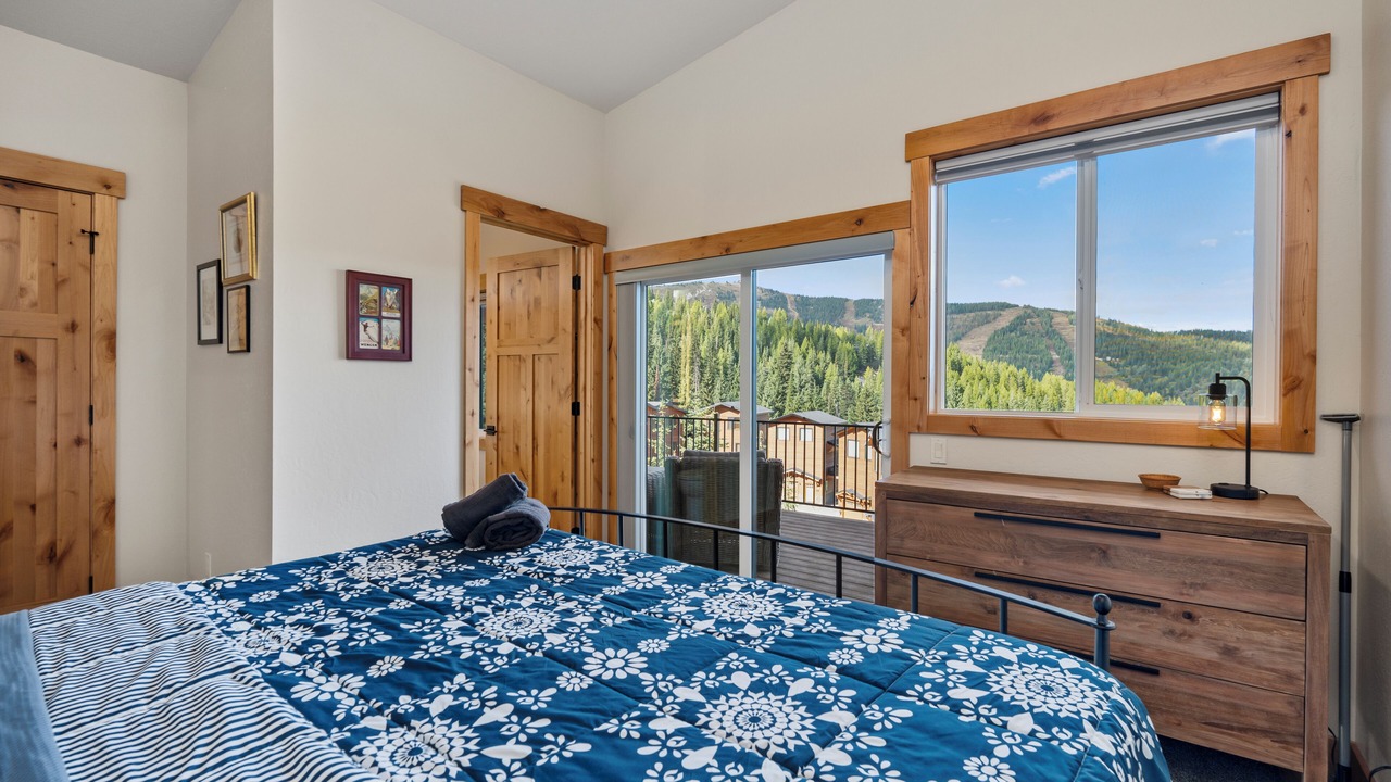 Photo of Bedroom in Sandpoint
