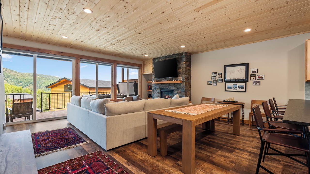 Photo of Livingroom in Sandpoint