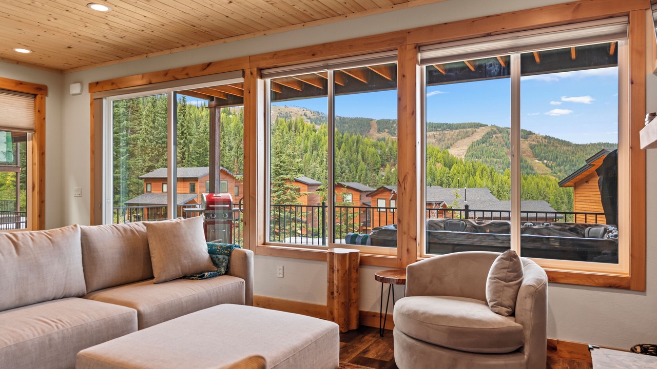 Photo of Livingroom in Sandpoint