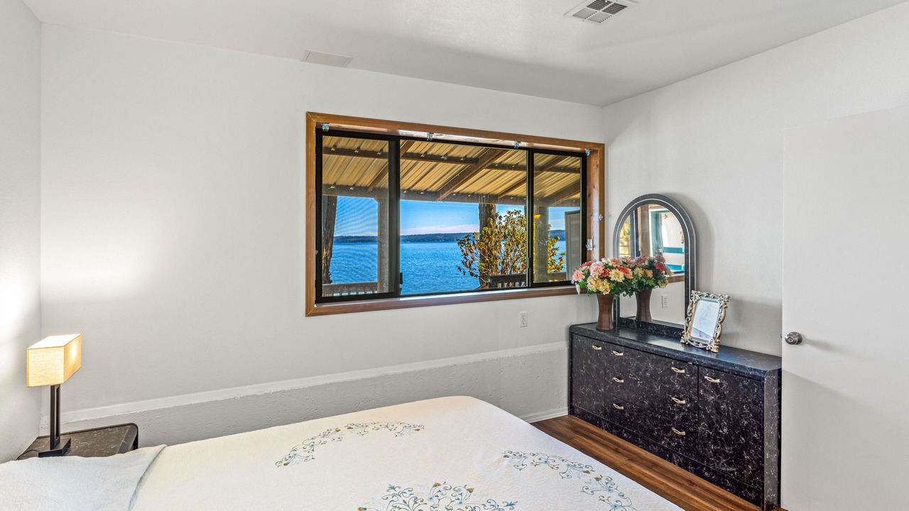 Photo of Bedroom in Brinnon