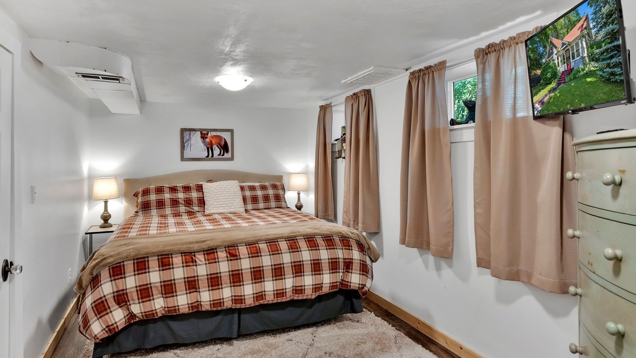 Photo of Bedroom in Garden District