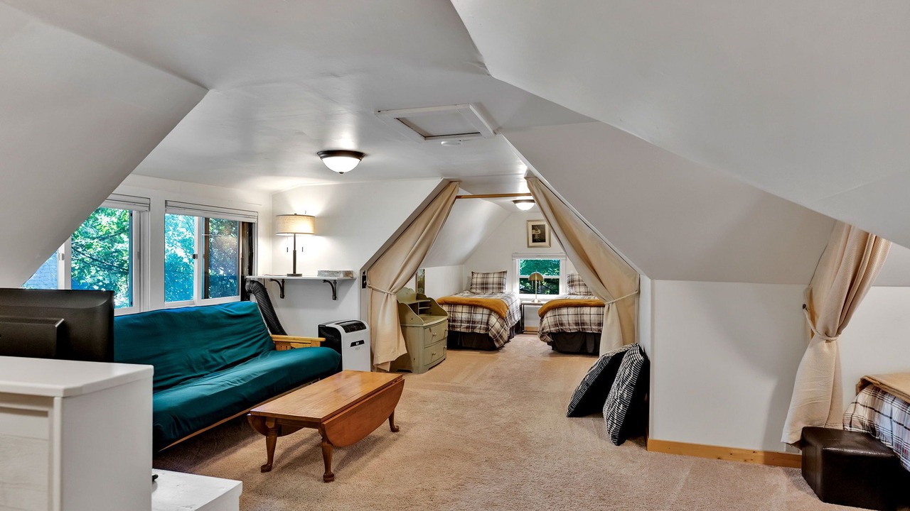 Photo of Bedroom in Garden District