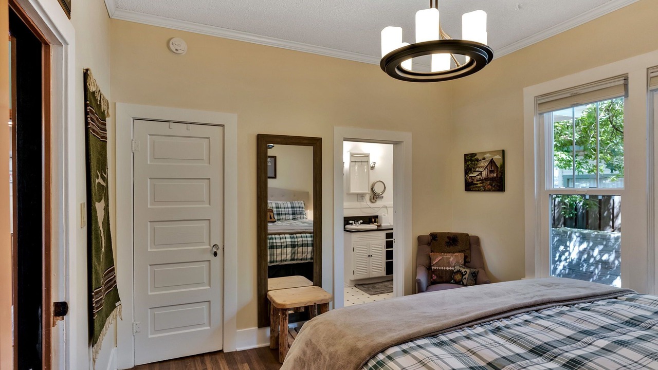 Photo of Bedroom in Garden District