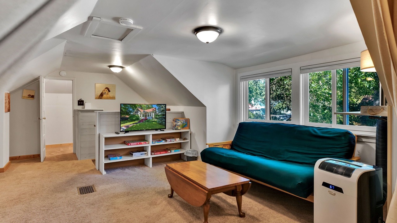Photo of Livingroom in Garden District