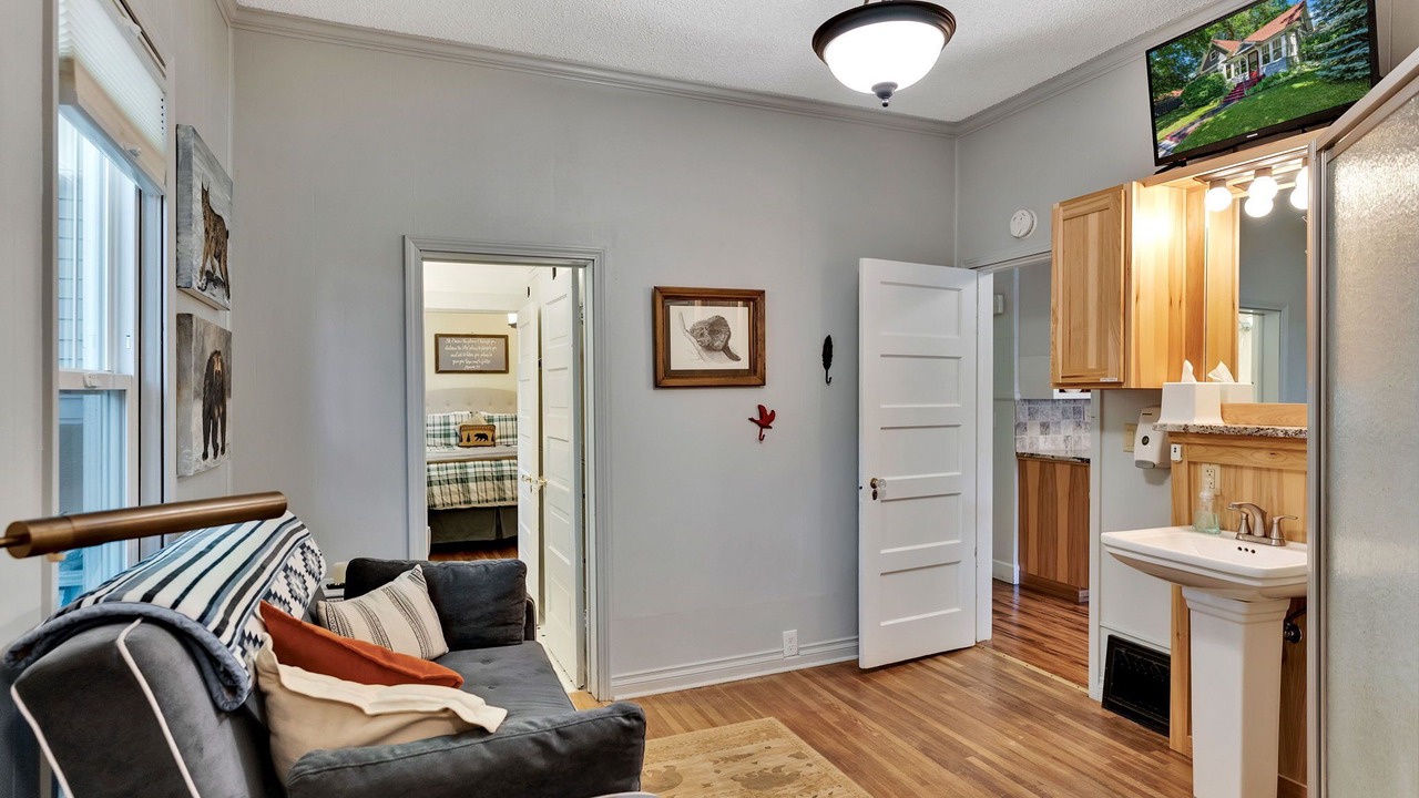 Photo of Livingroom in Garden District