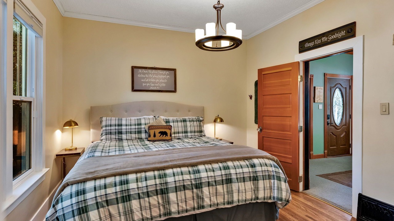 Photo of Bedroom in Garden District