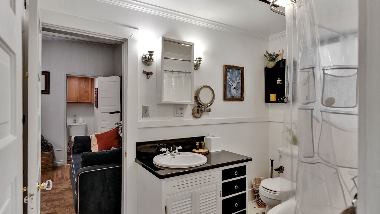 Photo of Bathroom in Garden District