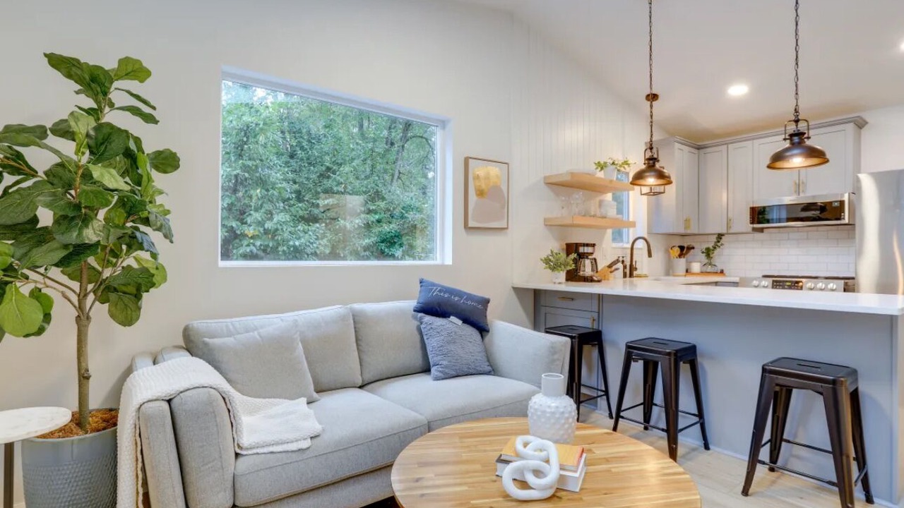 Photo of Livingroom in Inglewood-Finn Hill