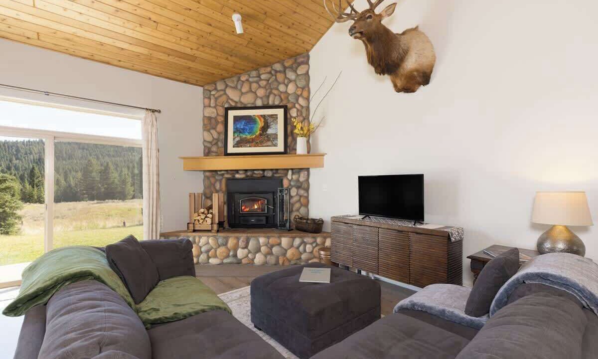 Photo of Livingroom in Big Sky