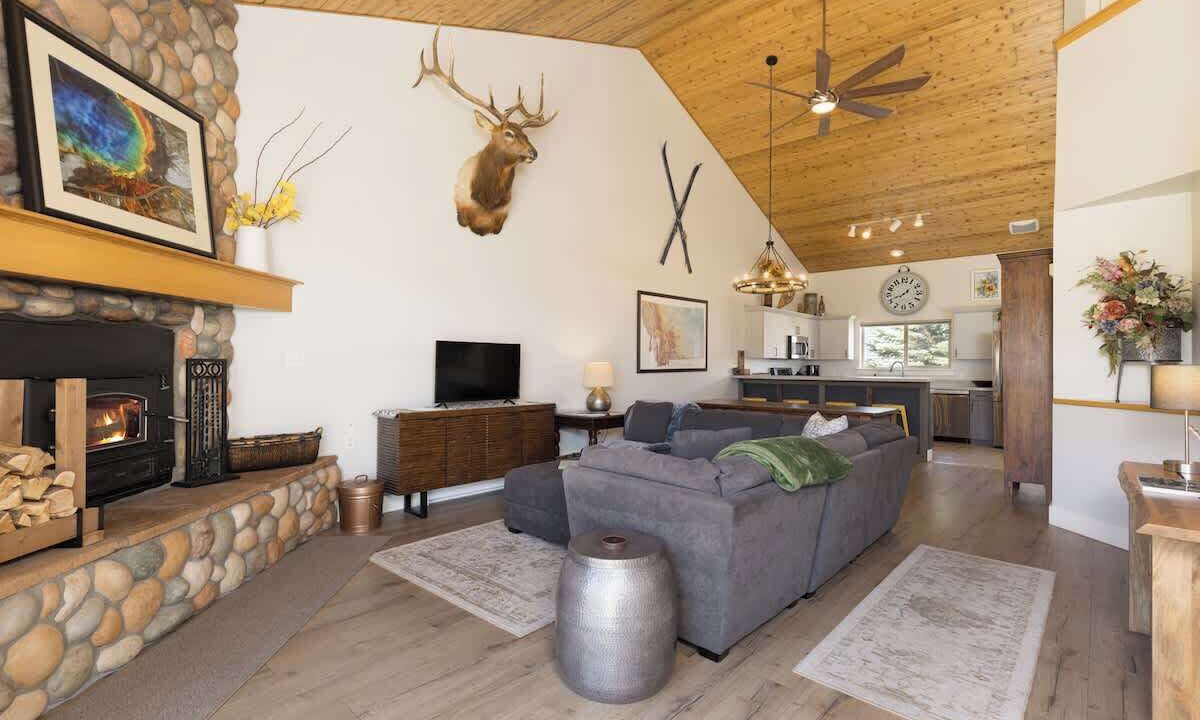 Photo of Livingroom in Big Sky
