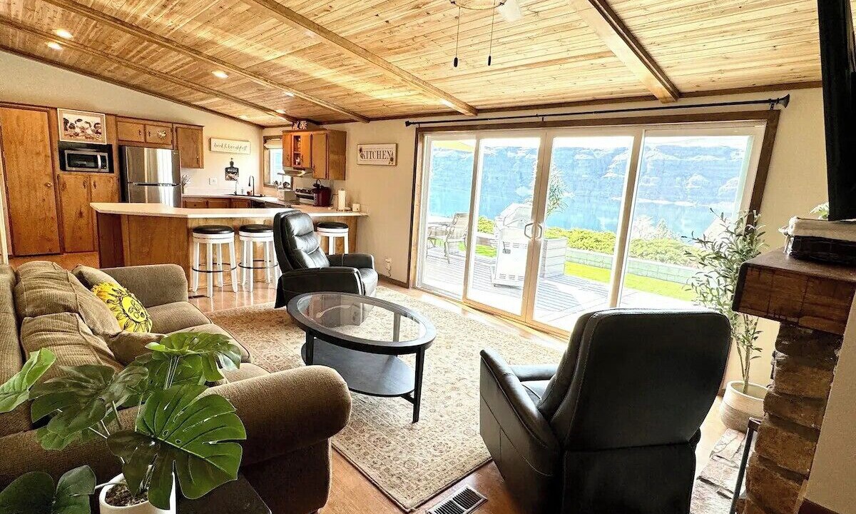 Photo of Livingroom in Sunland Estates