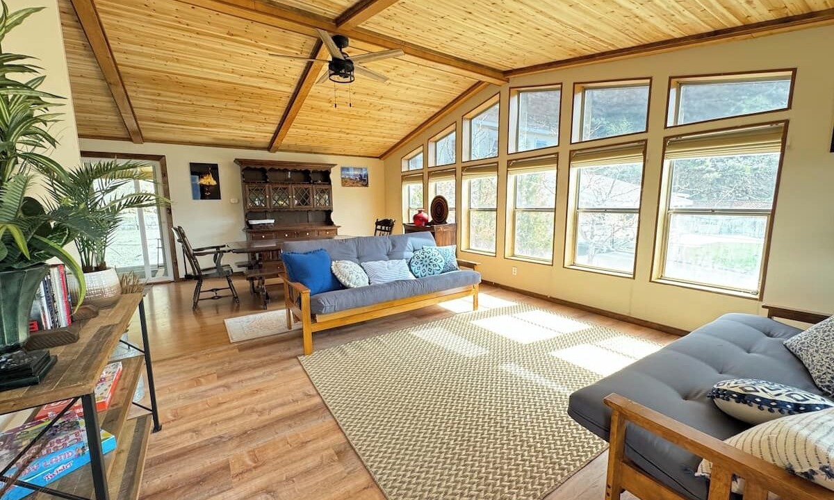 Photo of Livingroom in Sunland Estates