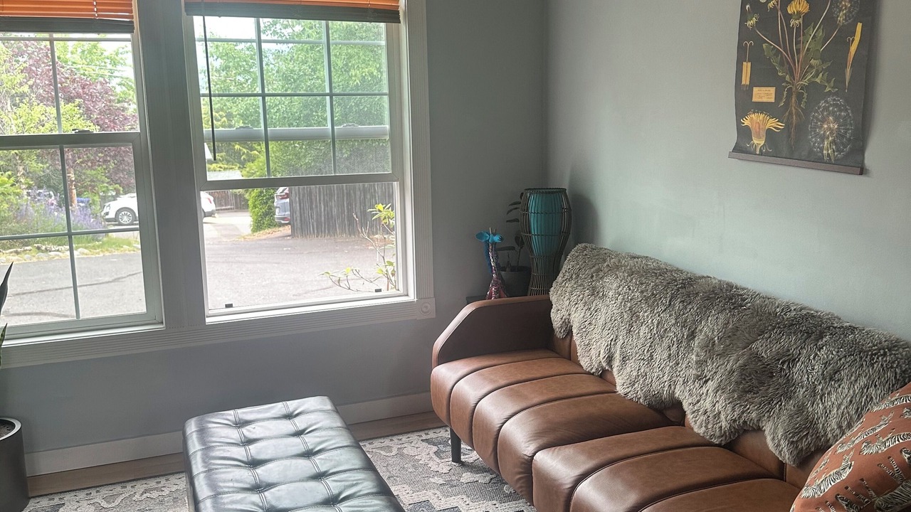 Photo of Livingroom in Skidmore Academy Historic District