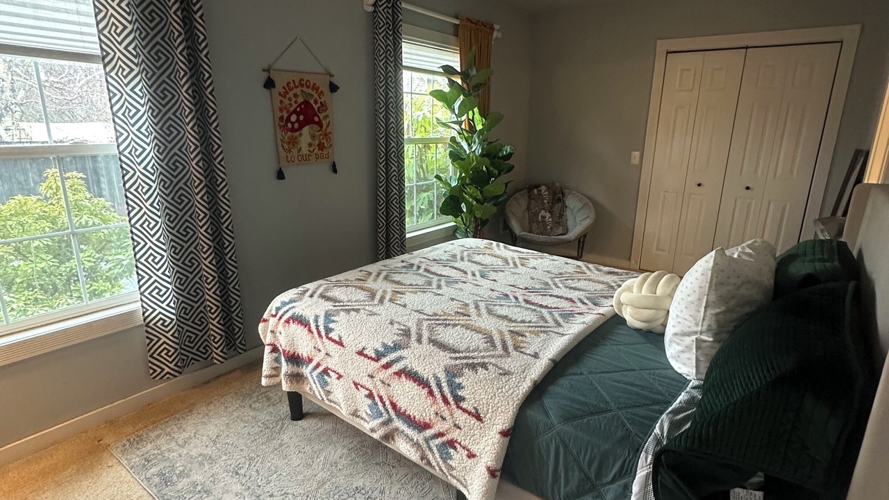 Photo of Bedroom in Skidmore Academy Historic District