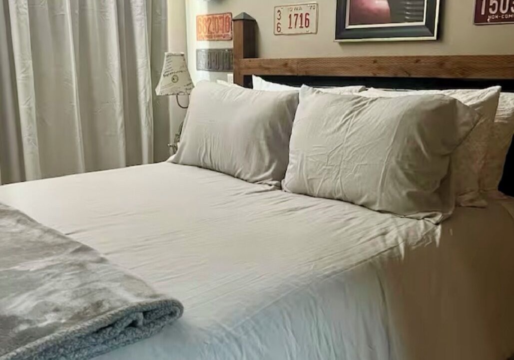 Photo of Bedroom in Scottsburg