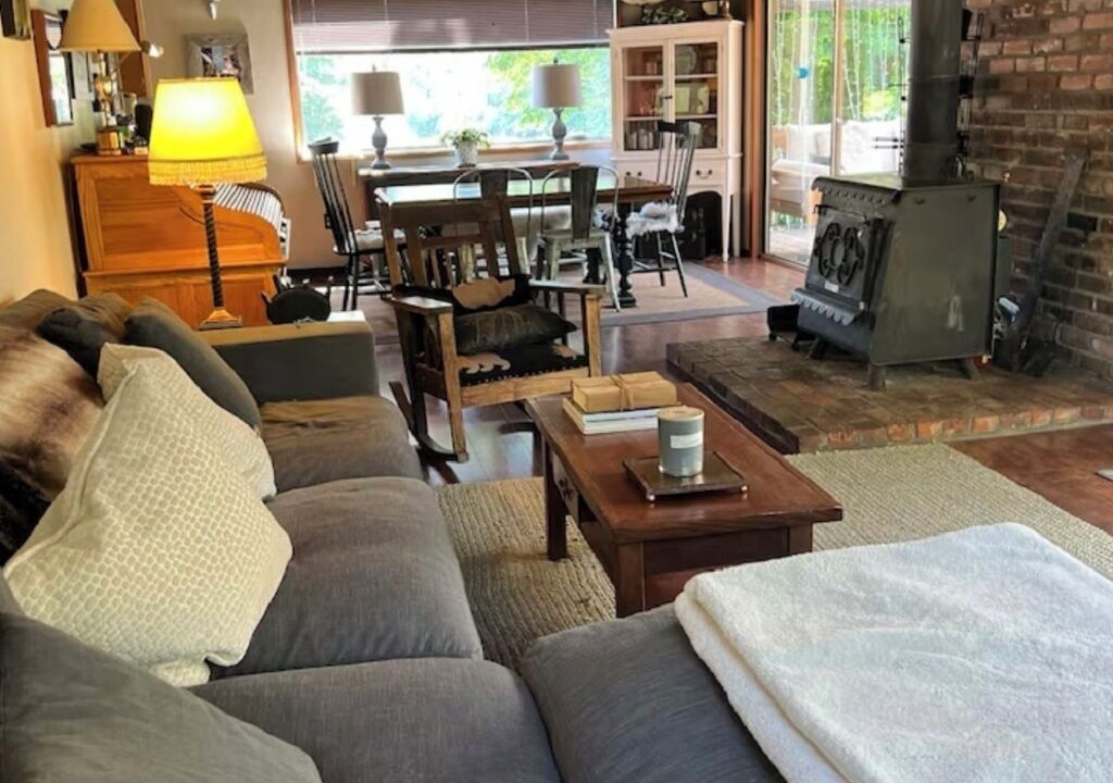 Photo of Livingroom in Scottsburg