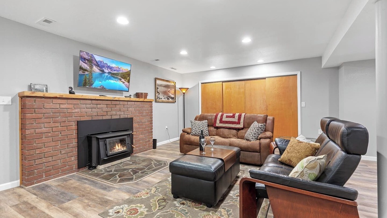Photo of Livingroom in Bayview