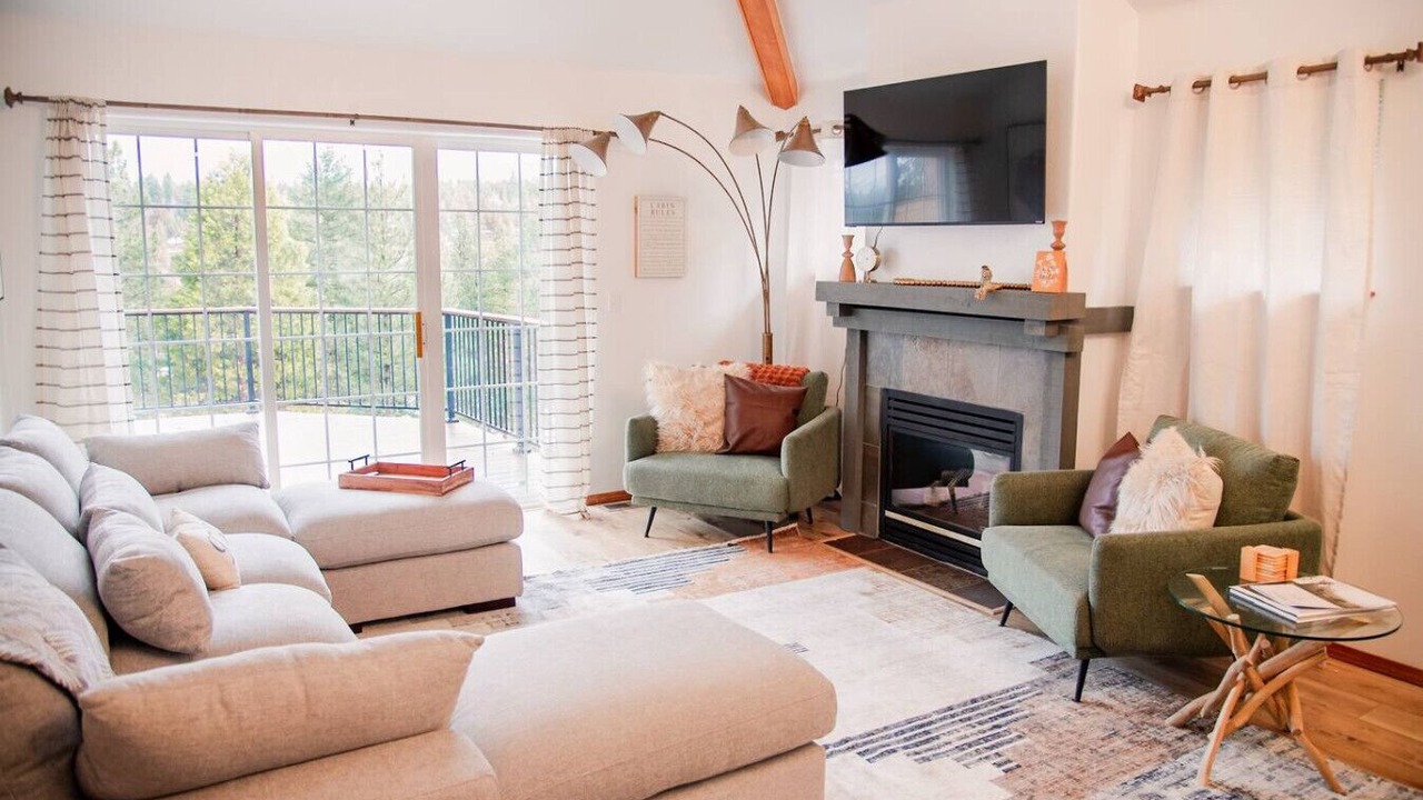 Photo of Livingroom in Klamath Falls