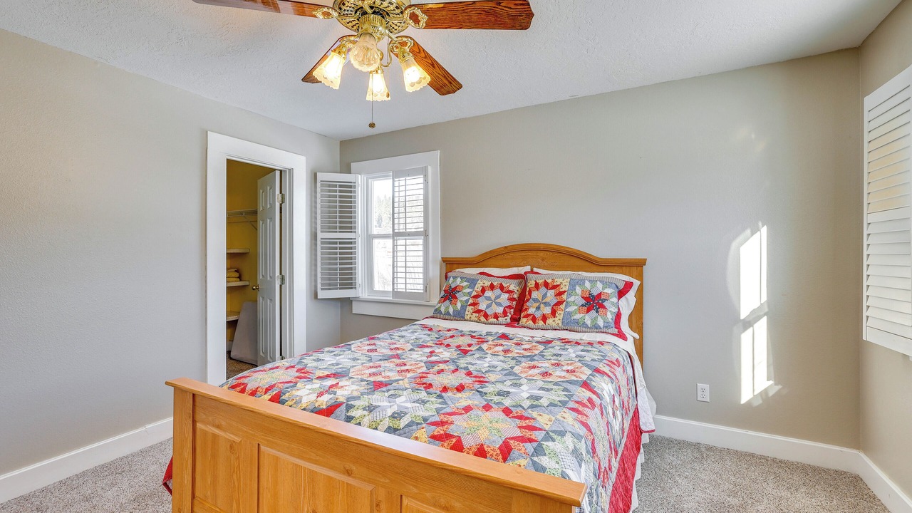 Photo of Bedroom in Garden Valley